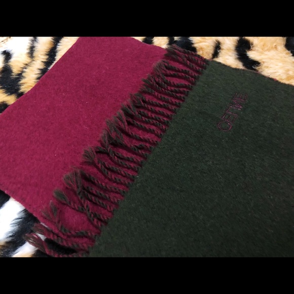 Authentic Celine two-sided Scarf - Picture 8 of 16